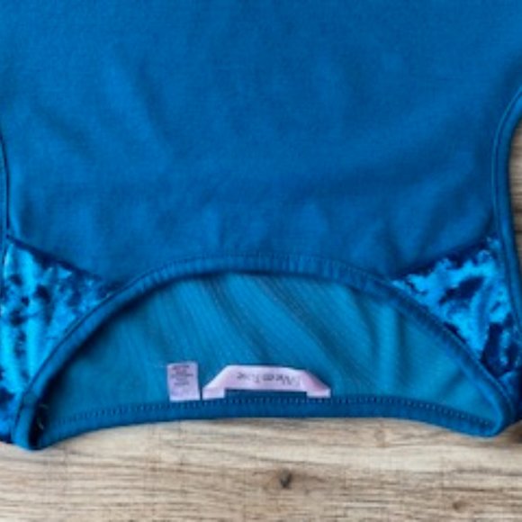 Turquois Tank - Picture 3 of 4